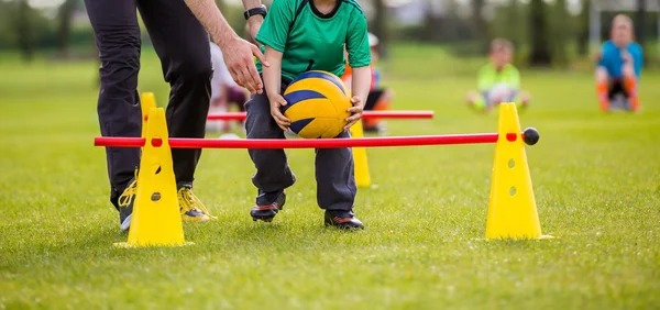 女排半决赛第二回合江苏3：0战胜辽宁，以大比分2：0晋级总决赛张常宁 江苏女排