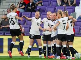 如果西门庆不遇着潘金莲，会不会就没有现在的美国更不会有现在的NBA／／[@凌晨四点]：如果阿联不去美国那几年，他会不会有10冠在手？＂